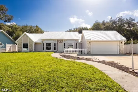 115 N Oak St, Labelle, FL 33935
