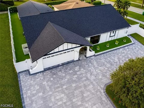 902 SE 21st St, Cape Coral, FL 33990