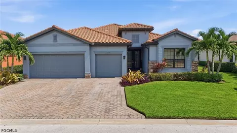 10081 Avalon Lake Cir, Fort Myers, FL 33913