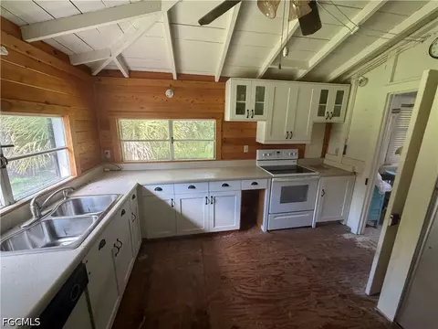 Kitchen - 160 Curry St, Labelle, FL 33935 photo 1 of 2