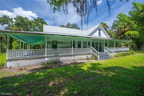 Exterior - 160 Curry St, Labelle, FL 33935 photo 2 of 23