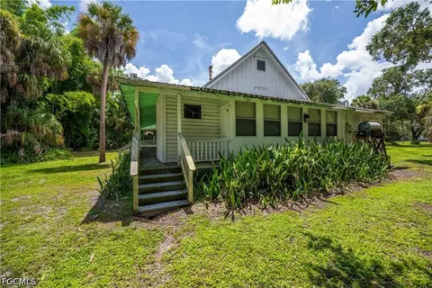 Exterior - 160 Curry St, Labelle, FL 33935 photo 5 of 23