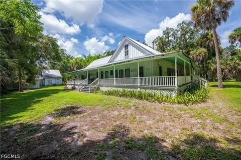 Exterior - 160 Curry St, Labelle, FL 33935 photo 3 of 23