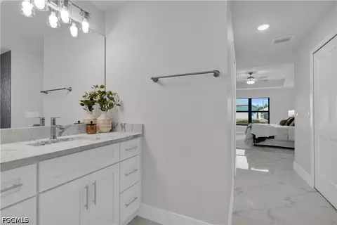 Bath - 4200 14th St SW, Lehigh Acres, FL 33976 photo 3 of 5