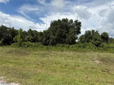 6060 Pecan Cir, Labelle, FL 33935 photo 2