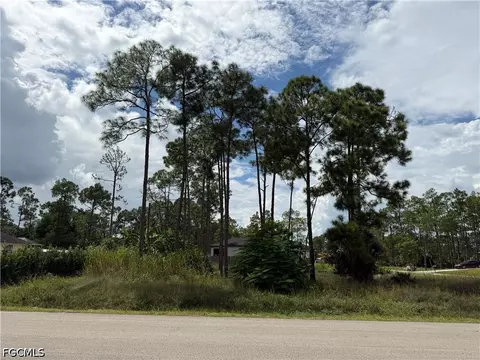 906 E 13th St, Lehigh Acres, FL 33972 photo 2