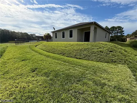 Exterior - 8014 Spice Ct, Labelle, FL 33935 photo 1 of 2