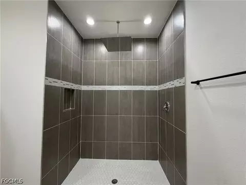 Bath - 8014 Spice Ct, Labelle, FL 33935 photo 2 of 4