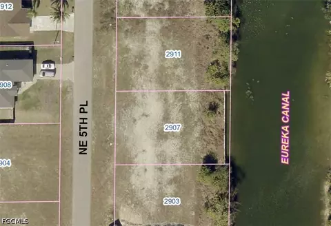 2907 NE 5th Pl, Cape Coral, FL 33909