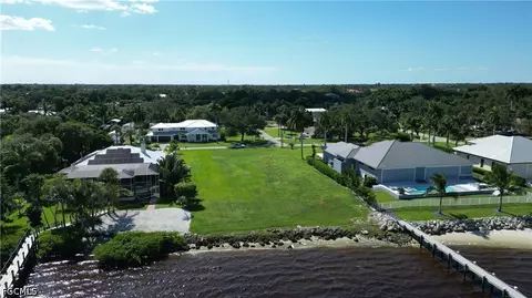 726 Overriver Dr, North Fort Myers, FL 33903