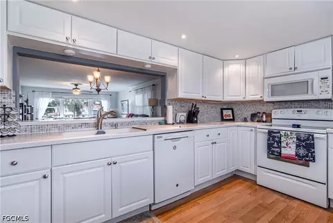 1828 Pine Valley Dr #216, Fort Myers, FL 33907