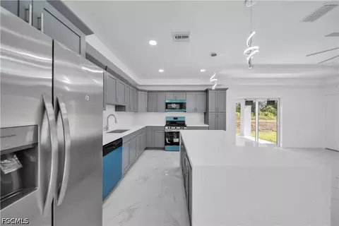 Kitchen - 1021 Pilgrim St E, Lehigh Acres, FL 33974 photo 4 of 5