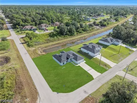 View/Area - 1021 Pilgrim St E, Lehigh Acres, FL 33974 photo 2 of 6