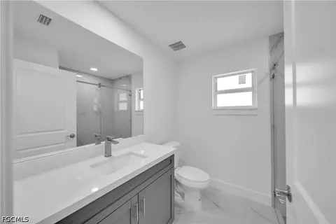 Bath - 1021 Pilgrim St E, Lehigh Acres, FL 33974 photo 5 of 6
