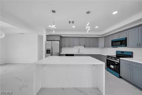 Kitchen - 1021 Pilgrim St E, Lehigh Acres, FL 33974 photo 2 of 5