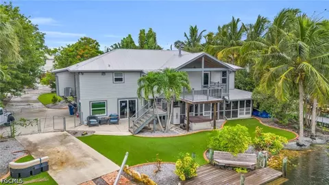 7142 Shannon Blvd, Fort Myers, FL 33908