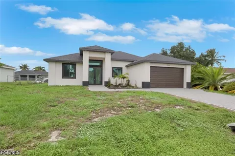 2208 NE 9th Ave, Cape Coral, FL 33909
