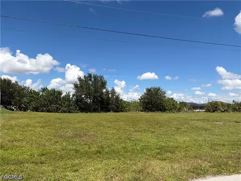 401 NW 8th Ter, Cape Coral, FL 33993