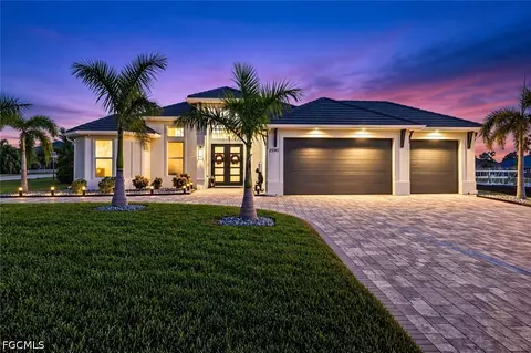 2590 Surfside Blvd, Cape Coral, FL 33914