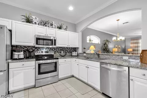 8134 Woodridge Pointe Dr, Fort Myers, FL 33912