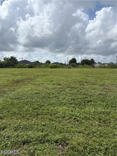 1126 NW 9th St, Cape Coral, FL 33993
