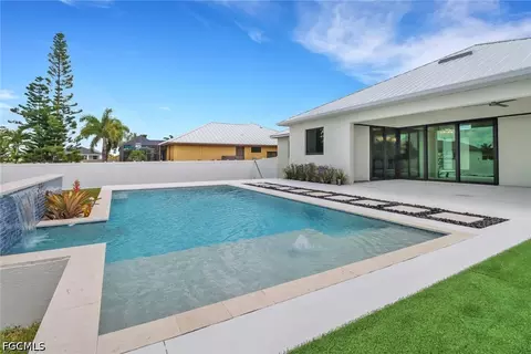 3723 SW 1st St, Cape Coral, FL 33991