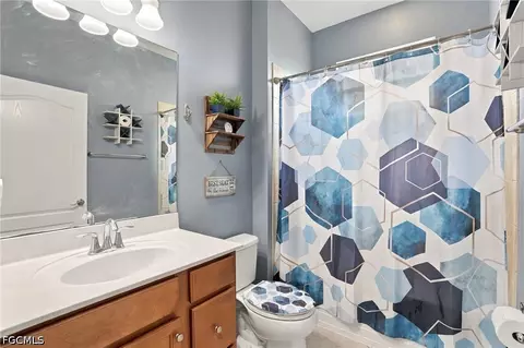 Bath - 2446 Heydon Cir E, Naples, FL 34120 photo 4 of 6