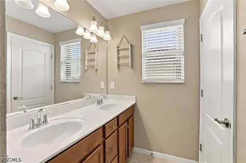 Bath - 2446 Heydon Cir E, Naples, FL 34120 photo 5 of 6