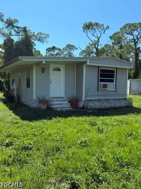 18341 Wayne Dr, North Fort Myers, FL 33917