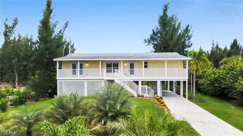 3485 Citrus St, Saint James City, FL 33956