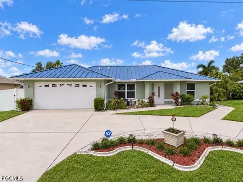 3828 SW 10th Pl, Cape Coral, FL 33914