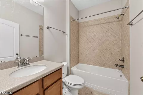 Bath - 12218 Lavender Loop, Bradenton, FL 34212 photo 2 of 2