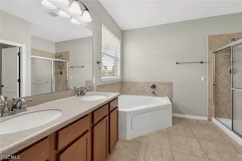 Bath - 12218 Lavender Loop, Bradenton, FL 34212 photo 1 of 2