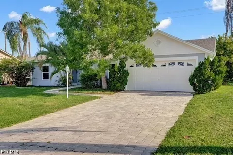 9802 Country Oaks Dr, Fort Myers, FL 33967
