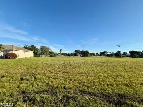 623 SE 31st St, Cape Coral, FL 33904