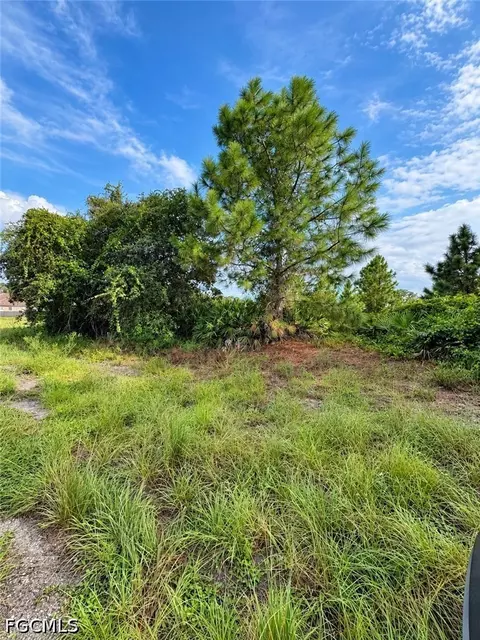 3703 40th St SW, Lehigh Acres, FL 33976