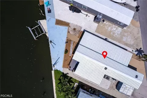3913 Dewberry Ln, Saint James City, FL 33956