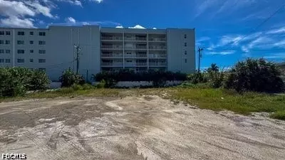 286 Fairweather Ln, Fort Myers Beach, FL 33931