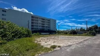 292 Fairweather Ln, Fort Myers Beach, FL 33931