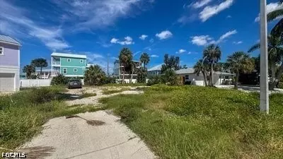131 Mid Island Dr, Fort Myers Beach, FL 33931