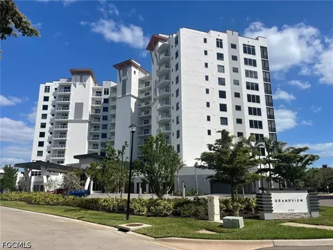 12 Bay Beach Ln #4, Fort Myers Beach, FL 33931