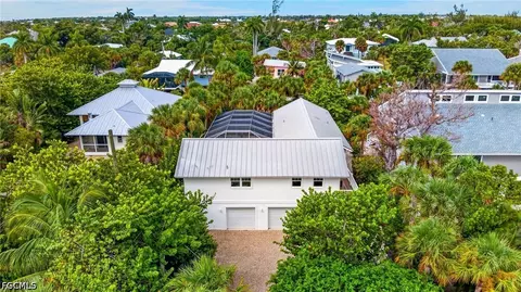 721 Cardium St, Sanibel, FL 33957