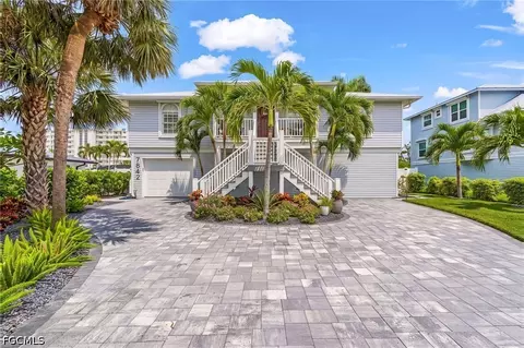 7842 Buccaneer Dr, Fort Myers Beach, FL 33931