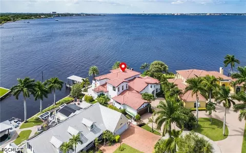 911 Aqua Ln, Fort Myers, FL 33919