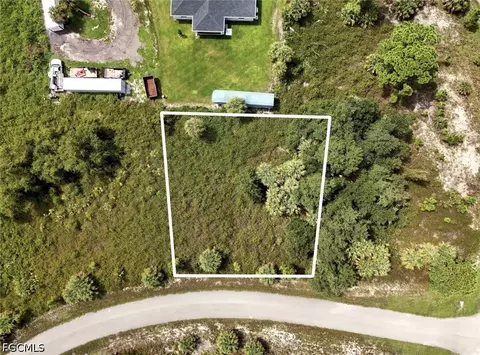 Vineyard Cir, North Port, FL 34288