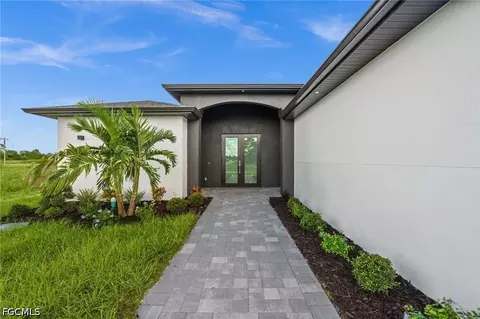 925 Manresa Ave S, Lehigh Acres, FL 33974
