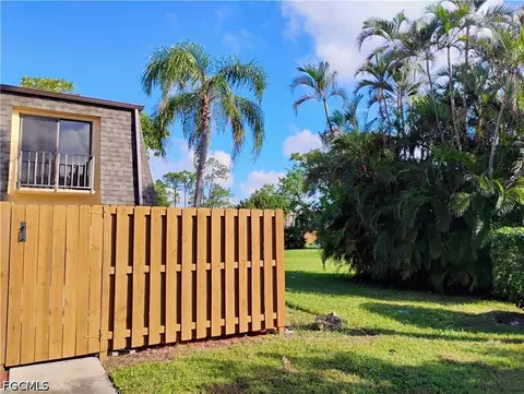 290 Sandlewood Ln #3, Fort Myers, FL 33907