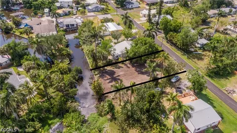 67 Oak St, North Fort Myers, FL 33903