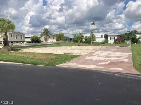 270 Valencia Dr, Fort Myers, FL 33905