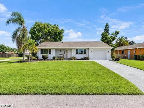 3801 SE 10th Ave, Cape Coral, FL 33904